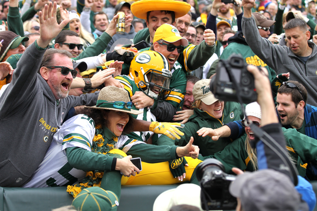 Illustration for article titled 6 Shots Of Fans Going Wild For Other, More Successful People